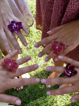 Load image into Gallery viewer, Flower Ring ONW