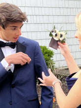 Load image into Gallery viewer, Floral Pocket Square ONW