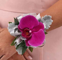 Load image into Gallery viewer, Wrist Corsage DHS Woco
