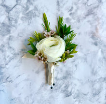 Load image into Gallery viewer, Boutonnière SMS Winter
