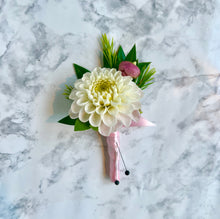 Load image into Gallery viewer, Boutonnière DHS Woco
