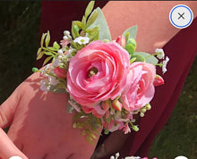 Load image into Gallery viewer, The Square Pair (Corsage &amp; Pocket Square combo) MVHS
