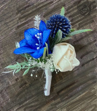 Load image into Gallery viewer, Boutonnière SMS Homecoming
