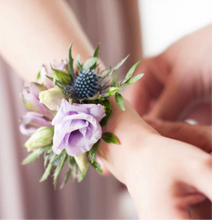 Load image into Gallery viewer, Wrist Corsage OEHS Homecoming
