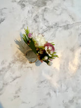 Load image into Gallery viewer, Flower Ring ONW
