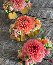 Load image into Gallery viewer, Wrist Corsage OWHS
