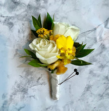 Load image into Gallery viewer, Boutonnière BVN

