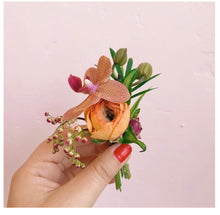 Load image into Gallery viewer, Boutonnière SMS Winter
