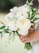 Load image into Gallery viewer, Petite bouquet OWHS
