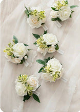 Load image into Gallery viewer, Boutonnière SMS Winter
