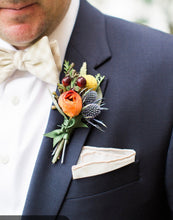 Load image into Gallery viewer, Boutonnière DHS Woco
