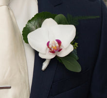Load image into Gallery viewer, Boutonnière MVHS
