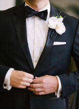 Load image into Gallery viewer, Boutonnière DHS Woco
