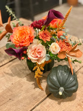 Load image into Gallery viewer, Thu Nov 18 - Wine &amp; Design - Floral Pop-up Class at Growing Days Home 6-8pm
