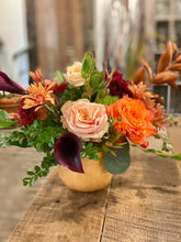 Load image into Gallery viewer, Thu Nov 18 - Wine &amp; Design - Floral Pop-up Class at Growing Days Home 6-8pm
