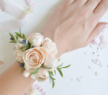 Load image into Gallery viewer, Wrist Corsage OEHS
